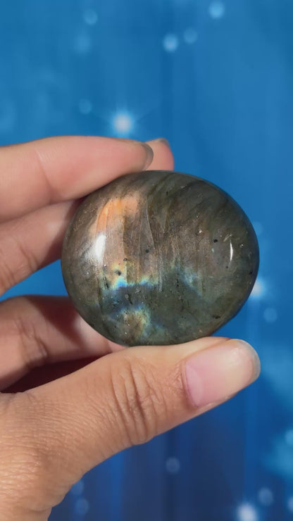Labradorite Palm Stone – 0.060 kg