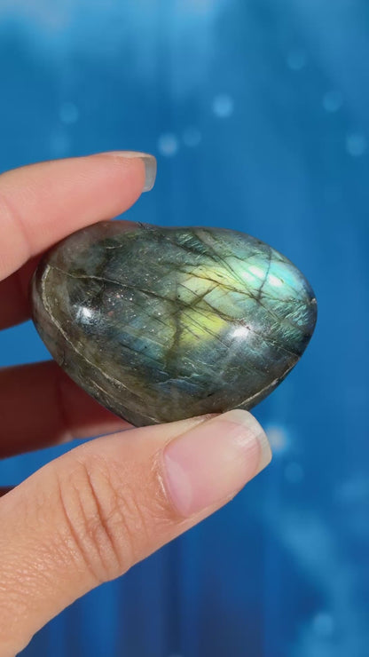 Labradorite Heart – 0.065 kg