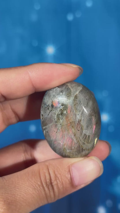 Labradorite Palm Stone – 0.045 kg
