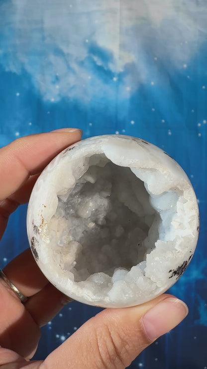 Agate Sphere with Quartz Druze – 0.153 kg