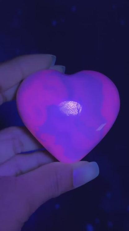 Pink Mangano Calcite Heart – 0.150 kg