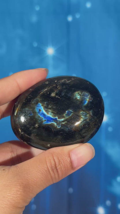 Labradorite Palm Stone – 0.130 kg