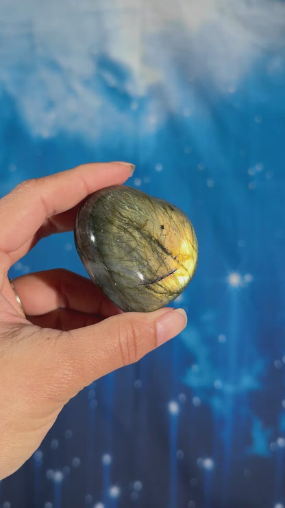 Labradorite Heart – 0.153 kg