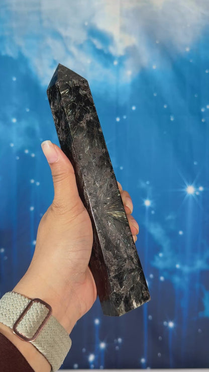 Arfvedsonite Tower – 0.763 kg