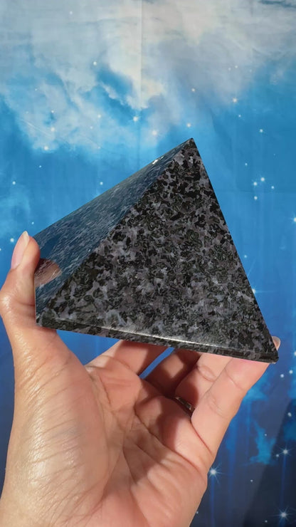 Indigo Gabbro Pyramid – 0.706 kg