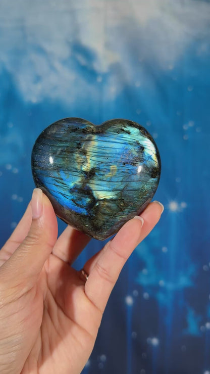 Labradorite Heart – Extremely Flashy • 0.360 kg